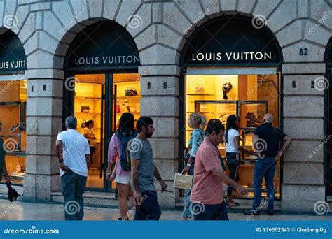 louis vuitton store verona.